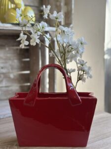 Czerwona ceramiczna torebka niska